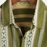 Chemise Retro en Coton à Boutons pour Homme avec Imprimé Aztèque des Années 70 en Vert Rayé et Manches Courtes
